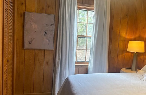Central House | Clemson Getaway - Newly Renovated 4BR Home 8 min from Clemson / 4 min from SWU