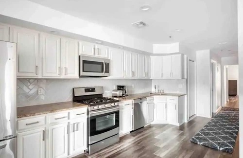 Union City Apartment | 3 Apts in 1! Modern 8 BR NYC 15 min