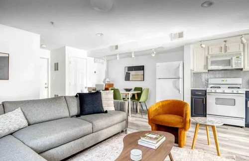Union City Apartment | 3 Apts in 1! Modern 8 BR NYC 15 min