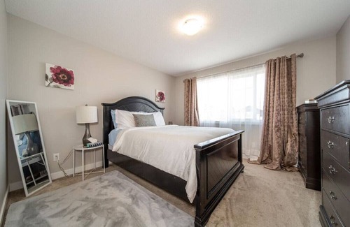 West Edmonton House | 3BDRM Home, 5min to WEM/4min to River Cree Casino