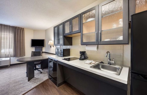 Baymeadows House | Jacksonville Hideaway: Comfortable Suite near The Cummer Museum! W/Kitchen!