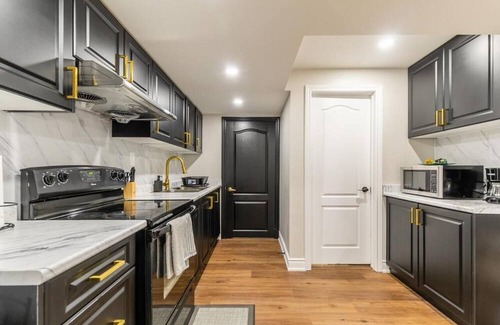 Central Erin Mills House | Spacious Basement in Mississauga
