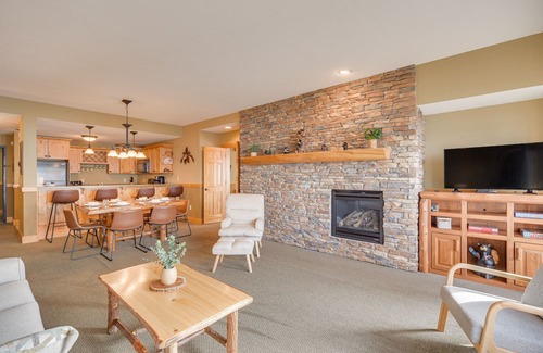 Two Harbors Condo | Waterfront Two Harbors Condo w/ Indoor Pool Access