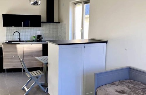 Les Lilas Apartment | Paris Express studio - 5 min on foot to tube station