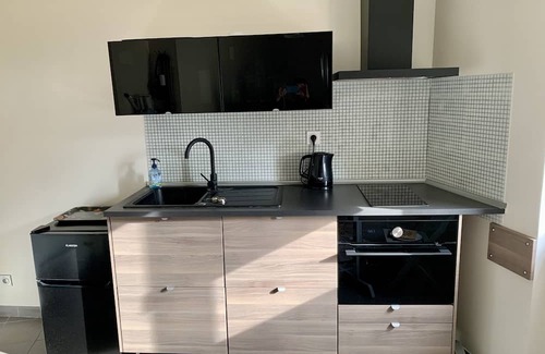 Les Lilas Apartment | Paris Express studio - 5 min on foot to tube station