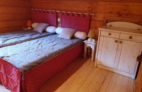 Bias House | Chalet 'Village Des Pins D'or' with Shared Pool, Wi-Fi and Air Conditioning