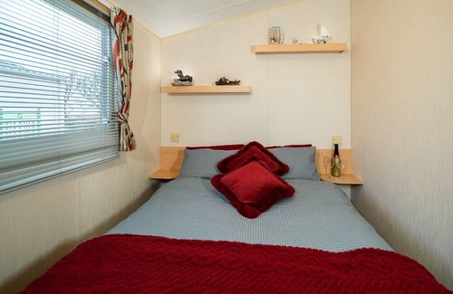 Winestead Ski Chalet | Inviting 3-Bed Caravan on Sand Le Mere, Tunstall