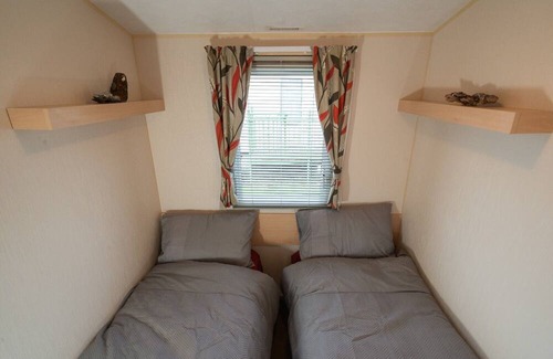 Winestead Ski Chalet | Inviting 3-Bed Caravan on Sand Le Mere, Tunstall