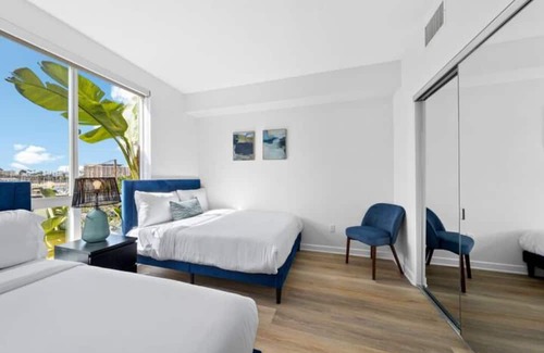 Marina del Rey Apartment | Bleu Mer Spacious Beach view