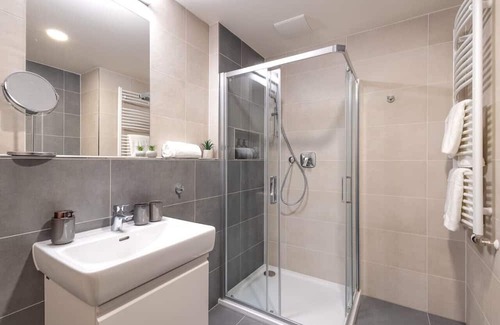 Holesovice Apartment | Colorful Apartment Balcony Free Parking