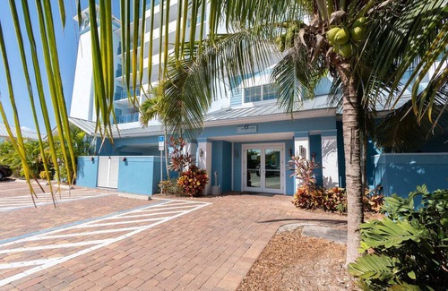 Merritt Island Apartment | Luxury Condo with Pool and Gym at Cape Crossing