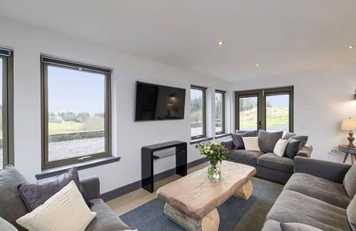 East Lewiston Villa | Stunning private villa for 12 guests with WIFI, TV, patio, pets allowed, panoramic view and park...