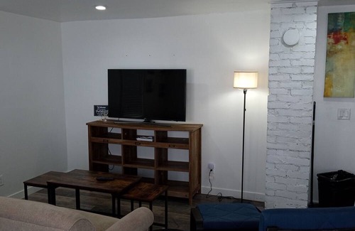 Silverdale Apartment | Quaint Apartment Offering Panoramic Water Views