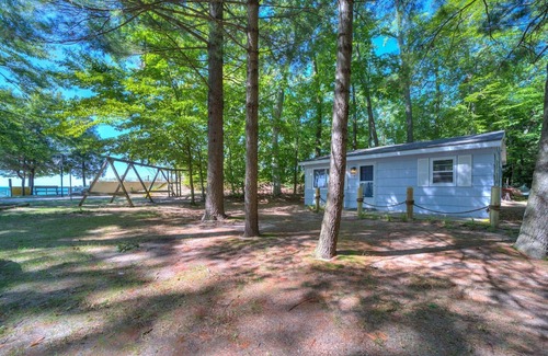 Muskegon House | Cottage Retreat Scenic Drive Resort 4