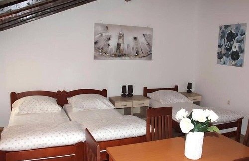 Grad Apartment | Sunny Rooms and Suites