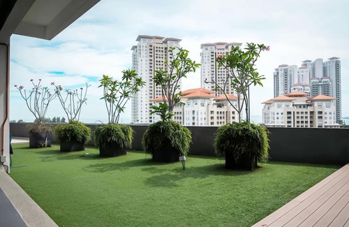 Seri Tanjung Pinang Apartment | Jazz Service Suite Penang