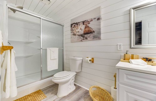 McKenna House | Incredible Home w/ Hot Tub, Bar & Clear Lake View!