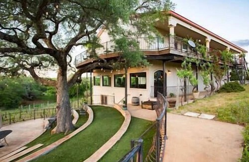 Marble Falls Apartment | Lonely Oak Guesthouse! Room 1