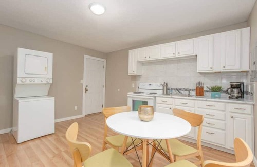 West Central Apartment | Sleepover: Endearing 1BD/1BA Downtown Springfield