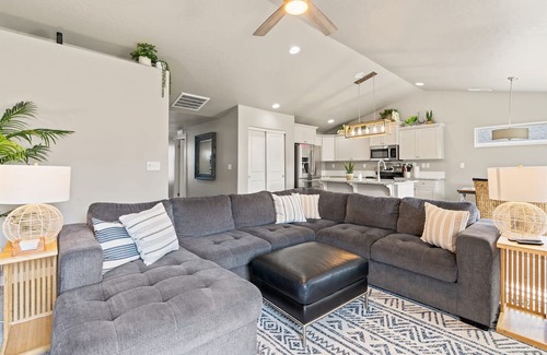 Caldwell House | New Indoor Sauna, Sleeps 8, SW Caldwell, Vallivue