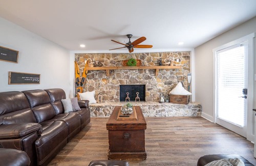 Centre House | Sunset Paradise on Weiss Lake