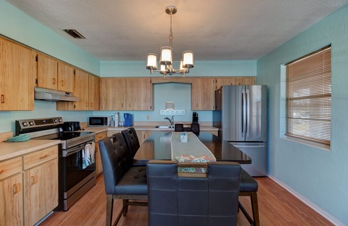 Daytona Beach Cottage | Cozy Cottage #1 in Daytona Beach. Relaxing beach views from patio!