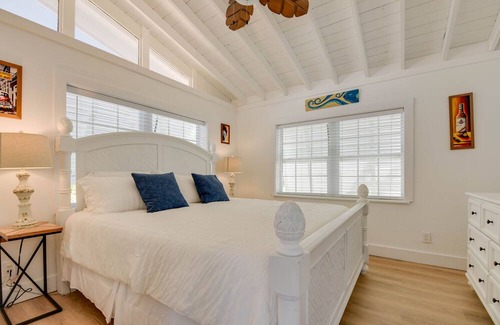 Coupon Bight Aquatic Preserve House | Open Water with Private Beach!!