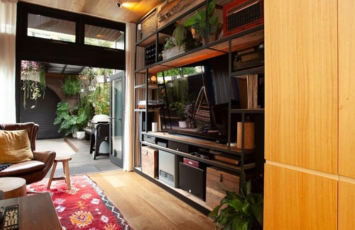 Newtown House | The Modern Botanist Newtown IH
