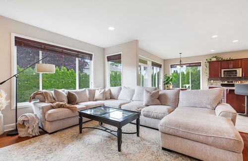 Sumner House | Cozy Sumner Home 3-bed, AC, WiFi