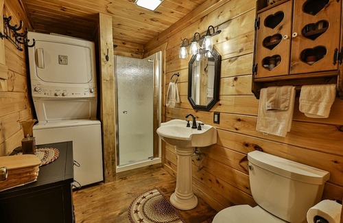 Ellijay Cabin | Escape to the Goldfinch Cottage. A haven where relaxation meets natural beauty.