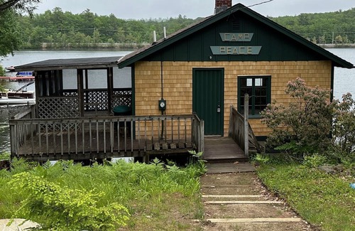 Rindge Cottage | Waterfront 2-bedroom Lake House in Rindge