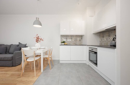 Muranow Apartment | Muranów Apartment Parking by Renters