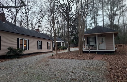 Hamilton Cottage | Aunt Stella's Cottage in downtown Hamilton just 10 miles from Callaway Gardens