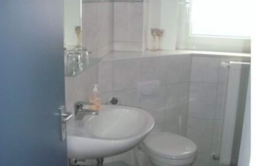 Assinghausen Apartment | Holiday flat by the forest lake
