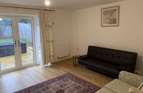 Sidcot House | Lovely modern house in area of outstanding natural beauty. 16mins from airport.