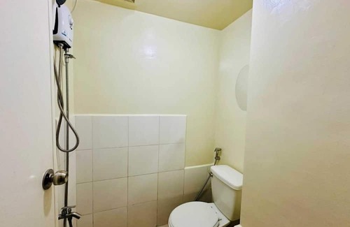 Plainview Condo | Minimalist Condo with Unli Wifi/Netflix