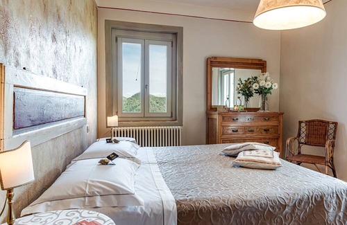 Borgo San Lorenzo House | Holiday Home 'Villa Porcigliano Olive Grove' with Private Terrace, Wi-Fi and Air Conditioning