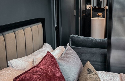 O'Connor Apartment | Lagoon: Those 'drift away' feels live here.Unique urban micro-apartment.