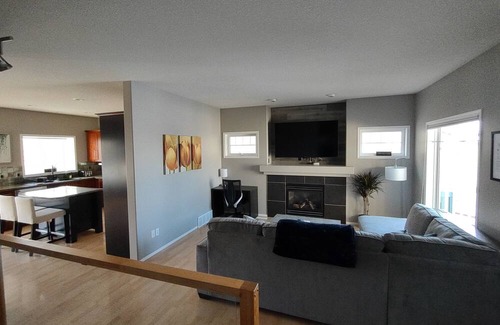 Grande Prairie House | Peaceful Home Away From Home- Clean, Fully-Stocked & Pet Friendly