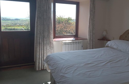 Goodwick Cottage | Remote Cottage. Panoramic Views & Skies. Fresh Air. Wonderful for families.