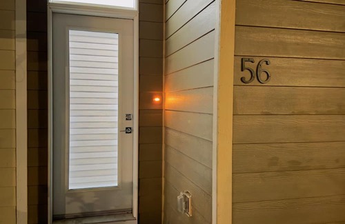 Calgary House | Airport Oasis: Stylish 1-BR Suite with Memory Foam King Bed, Private Bath