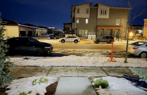 Calgary House | Airport Oasis: Stylish 1-BR Suite with Memory Foam King Bed, Private Bath