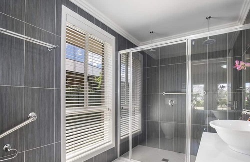 Armidale House | Entire House - Outrageously Clean !!!!