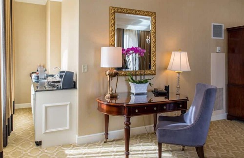 Financial District House | 1-Bedroom Suite at a 4.5⭐️ Hotel