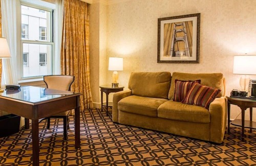 Financial District House | King Room at a 4.5⭐️ Hotel