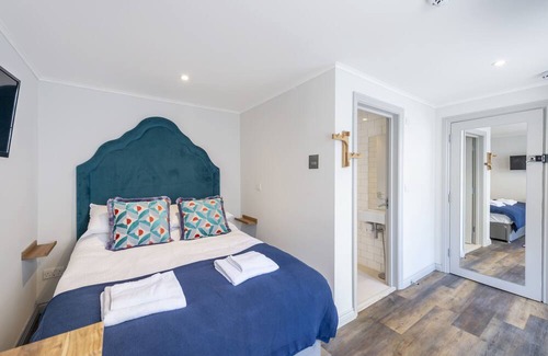Campden Apartment | Small Kensington Studio, 5 mins to Kensington Palace & 10 mins to Portobello Rd