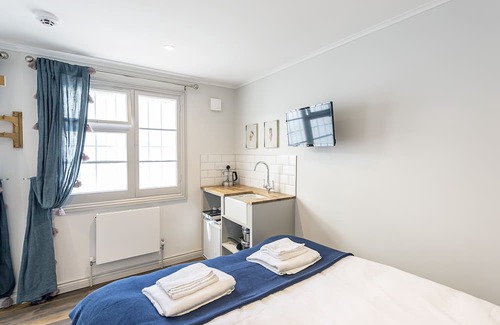 Campden Apartment | Small Kensington Studio, 5 mins to Kensington Palace & 10 mins to Portobello Rd