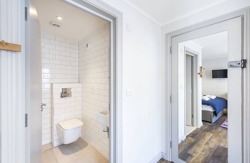 Campden Apartment | Small Kensington Studio, 5 mins to Kensington Palace & 10 mins to Portobello Rd