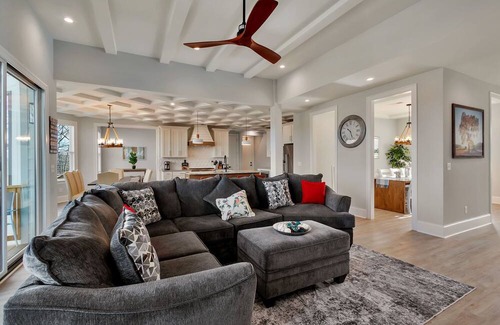Estill Springs House | Lakefront w/ Beautiful Views! Private Dock, Hot Tub, Pool Table, Sleeps 18!