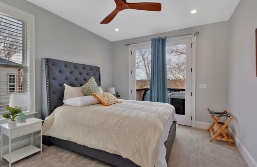 Estill Springs House | Lakefront w/ Beautiful Views! Private Dock, Hot Tub, Pool Table, Sleeps 18!